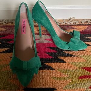 Emerald green Betsey Johnson heels